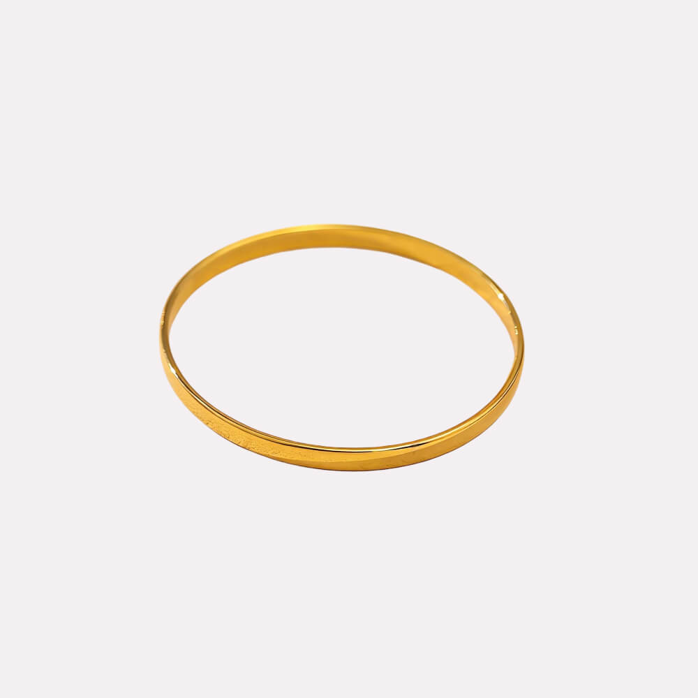 Sleek Gold Bangle