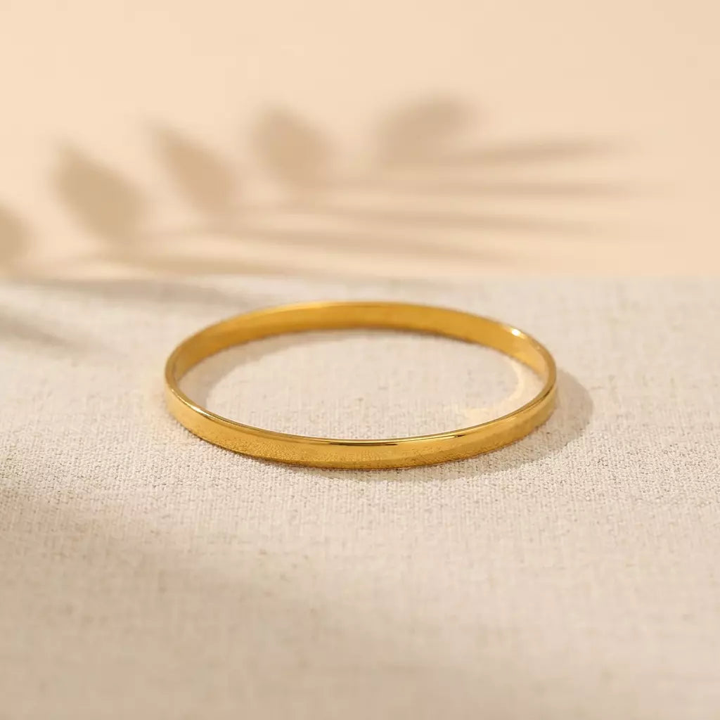 Sleek Gold Bangle