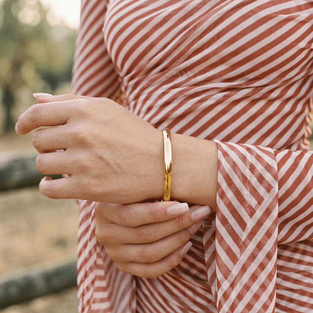 Sleek Gold Bangle